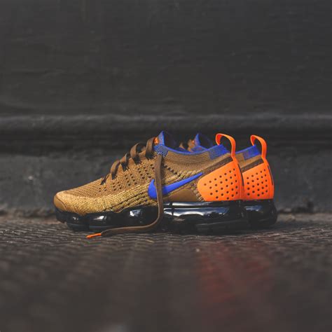 nike air vapormax flyknit 2 golden beige racer blue
